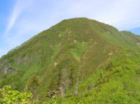 美しい三角錐の高妻山の写真です。